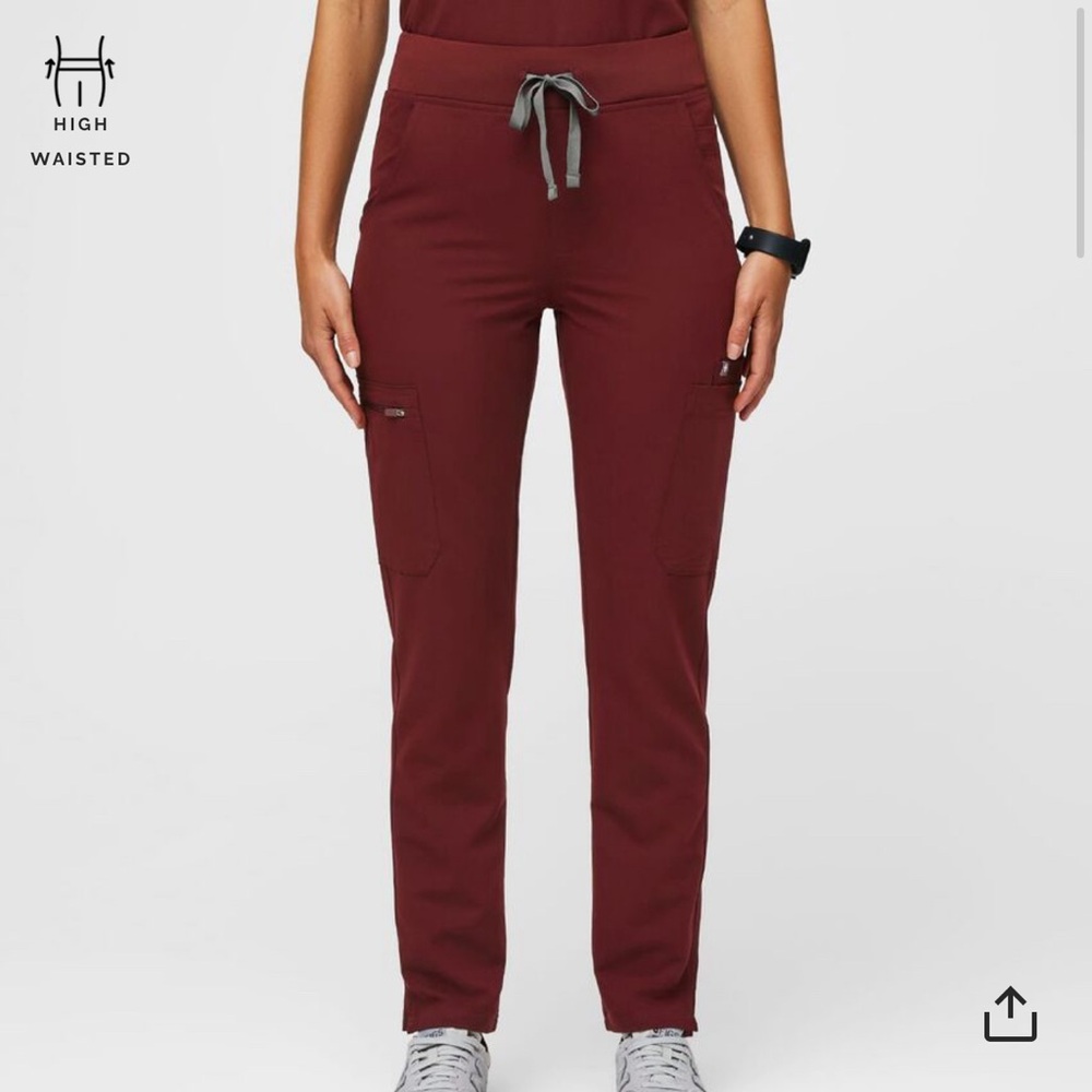 Figs Yola skinny scrub pants in XS, color burgundy